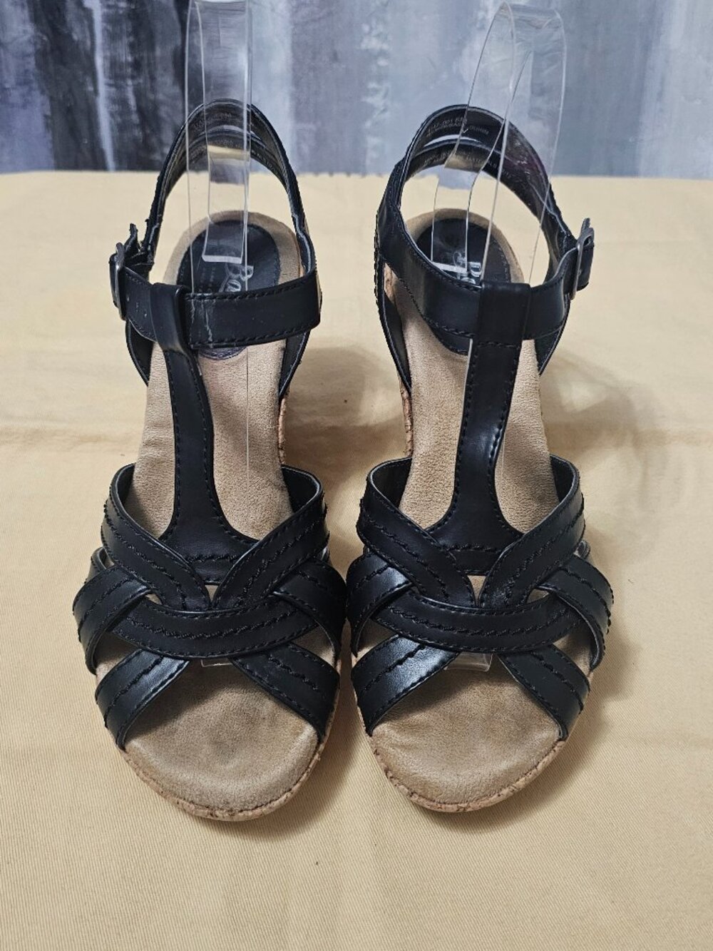G.H. Bass & Co. Women's Black Leather Strappy Cork Wedge Sandals Shoes - Size 6 - Picture 4 of 7